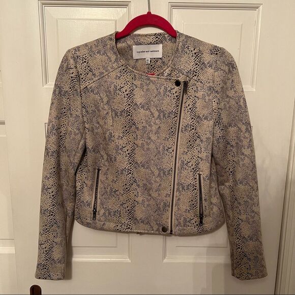 Cupcakes and Cashmere Isabelle Jacket - Picture 9 of 13